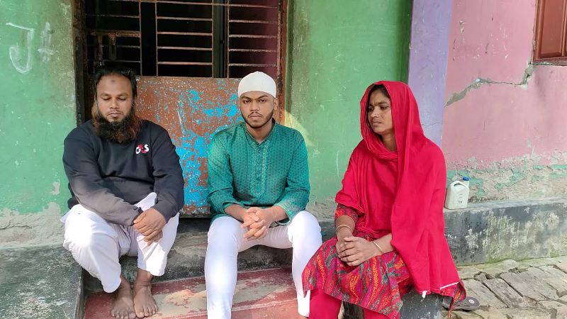 মেডিকেলে ভর্তির টাকা যোগাড় করতে পারছেন না জুবায়েরের পিতা!